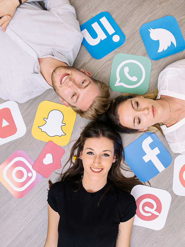 etudiants et consultants en stratégie digitale réunion
